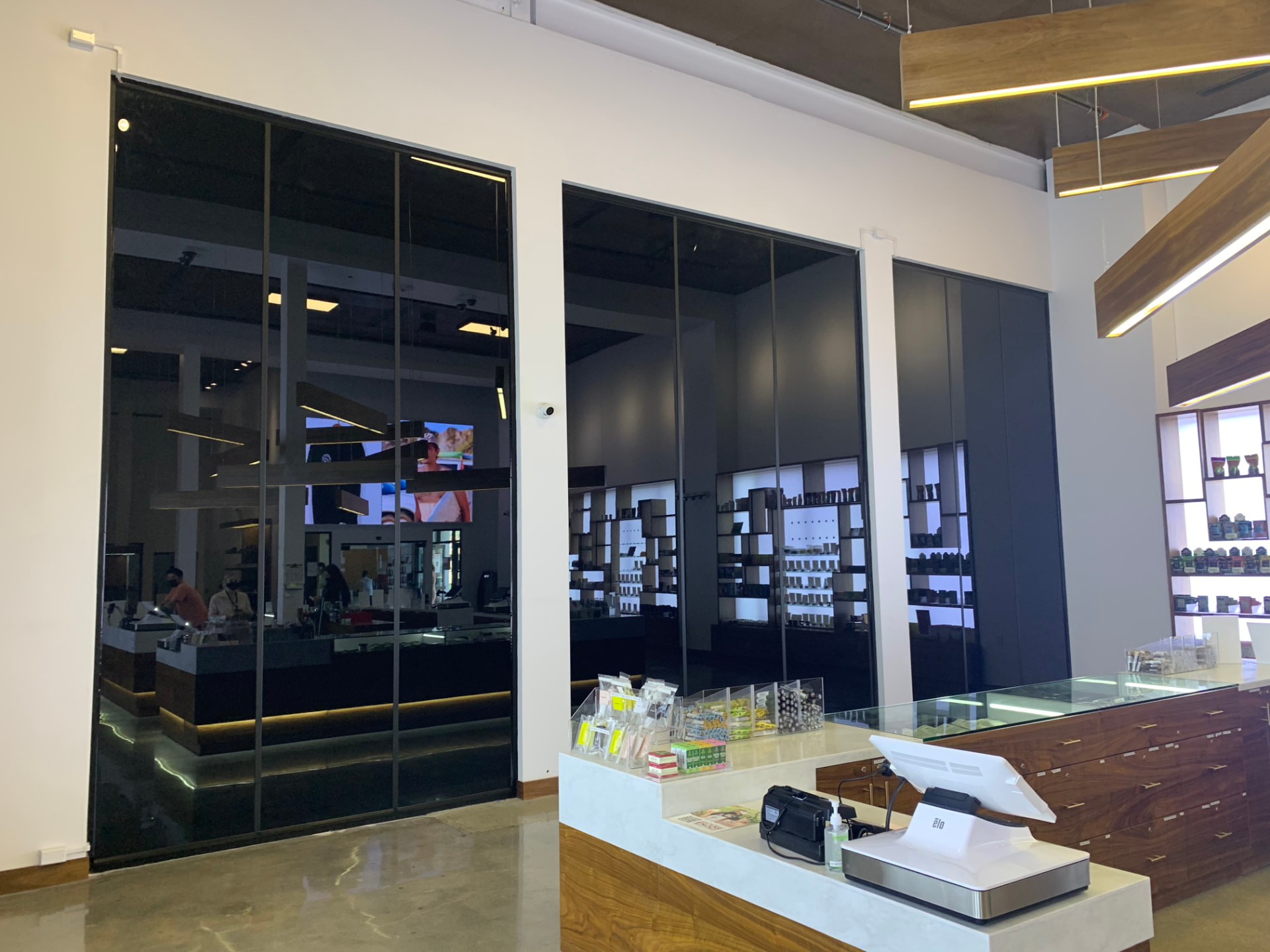 LA Dispensary - Smart Tint Switched to Black (Private)