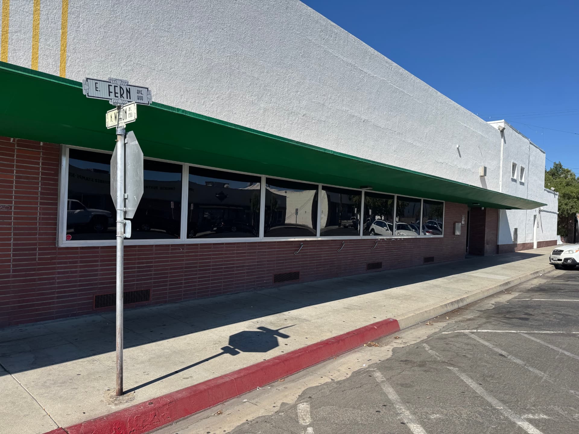 Dr. Green Thumb's Corner Elevation - Riot Glazing
